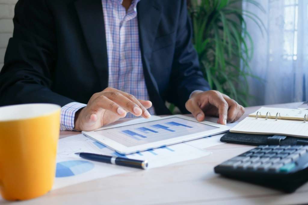 401(k) Rollover to IRA: Taxes, Fees, and When Not to Move the Money 2 401(k) rollover to an IRA decision showing old plan, new employer plan, and IRA paths