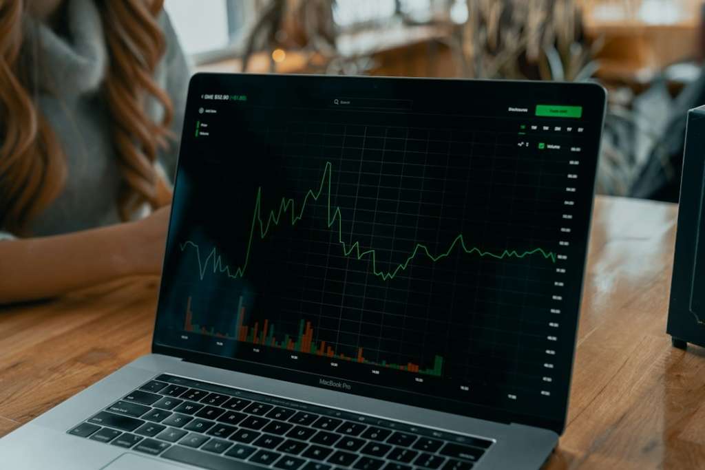 Illustrative stock-price chart on a laptop screen; broker margin rules are explained in the article.